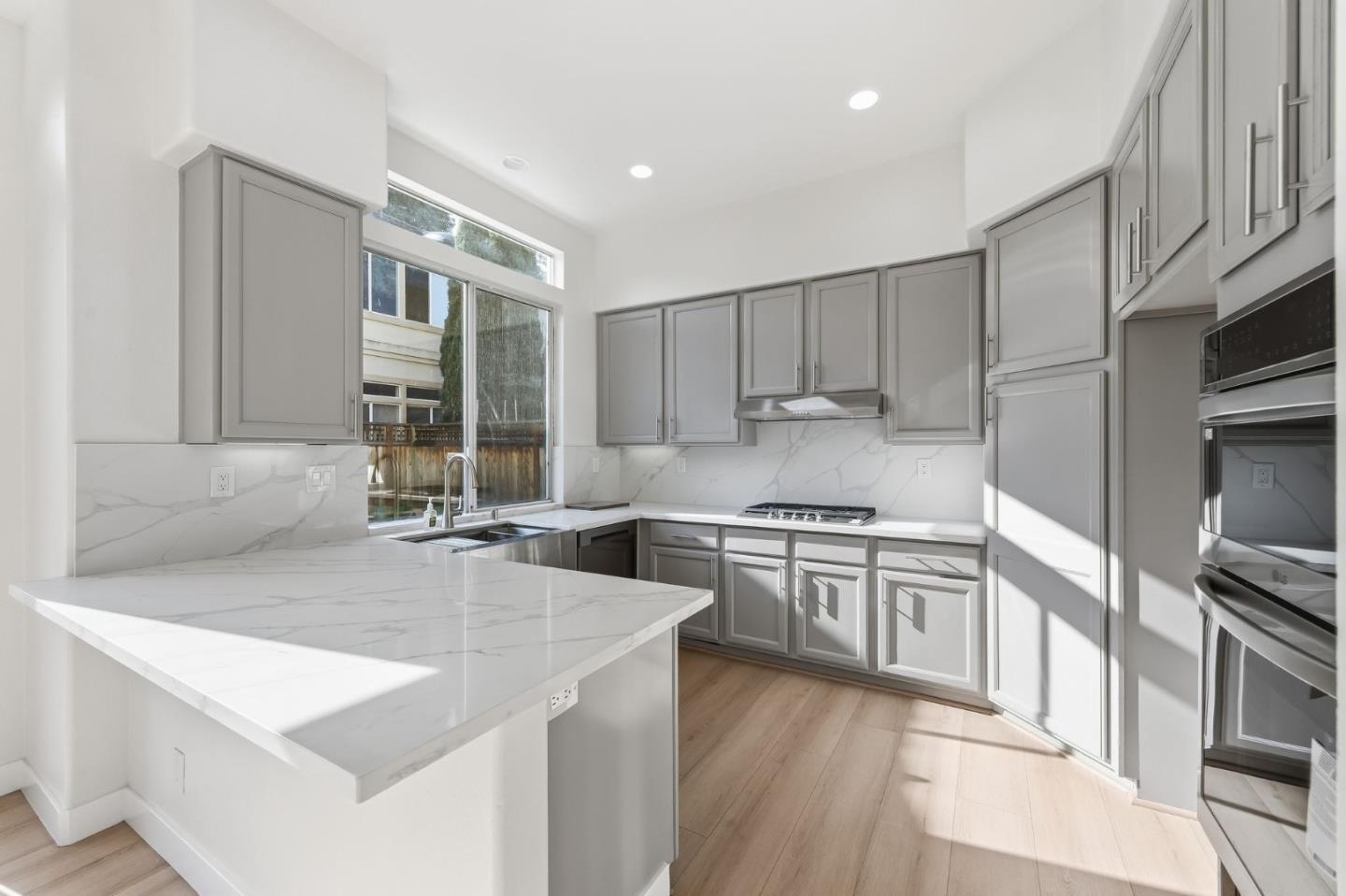 Detail Gallery Image 13 of 43 For 310 Grau Dr, Fremont,  CA 94536 - 4 Beds | 2/1 Baths