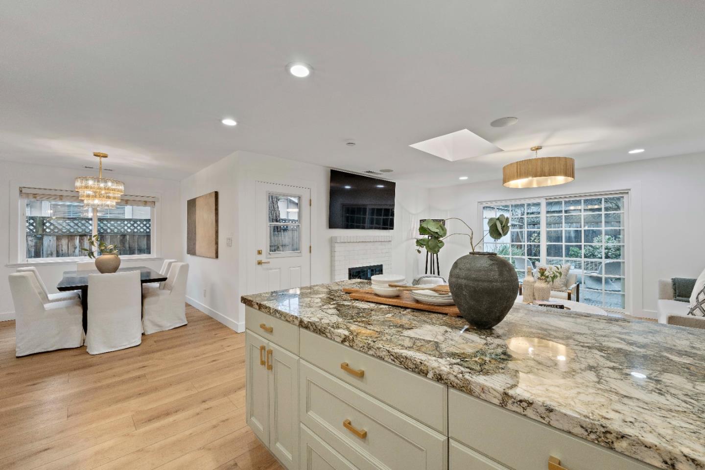 Detail Gallery Image 7 of 26 For 3819 Willowood Dr, San Jose,  CA 95118 - 4 Beds | 2 Baths