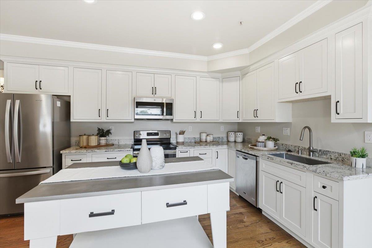 Detail Gallery Image 8 of 21 For 565 Waite Ave, Sunnyvale,  CA 94085 - 3 Beds | 2 Baths