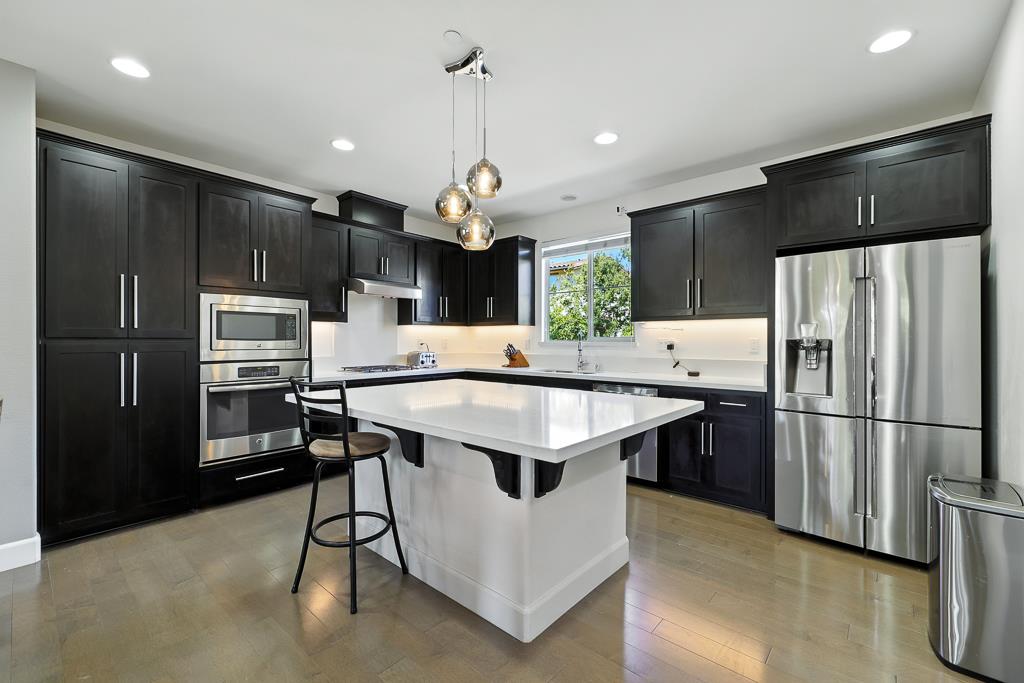 Detail Gallery Image 10 of 34 For 316 Fair Oaks Ave, Sunnyvale,  CA 94085 - 4 Beds | 3/1 Baths