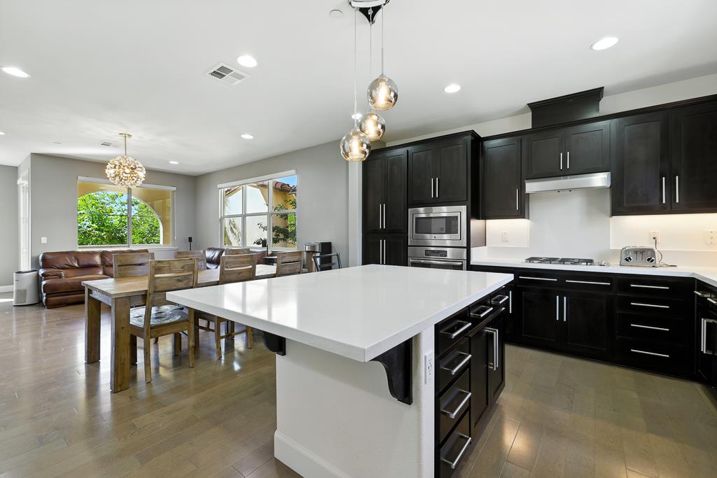 Detail Gallery Image 11 of 34 For 316 Fair Oaks Ave, Sunnyvale,  CA 94085 - 4 Beds | 3/1 Baths