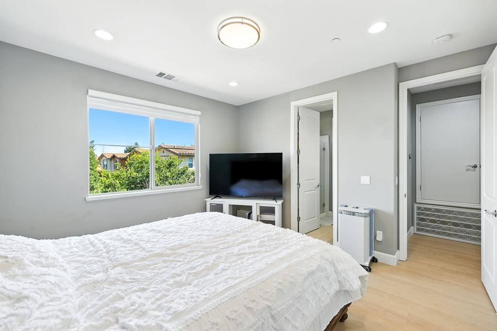 Detail Gallery Image 18 of 34 For 316 Fair Oaks Ave, Sunnyvale,  CA 94085 - 4 Beds | 3/1 Baths