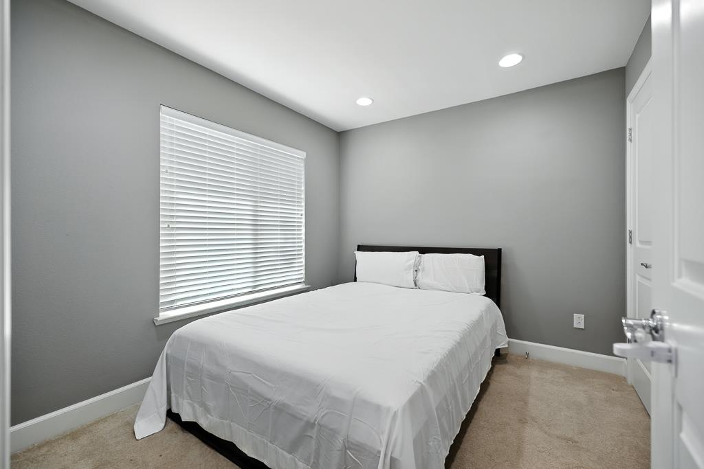 Detail Gallery Image 22 of 34 For 316 Fair Oaks Ave, Sunnyvale,  CA 94085 - 4 Beds | 3/1 Baths