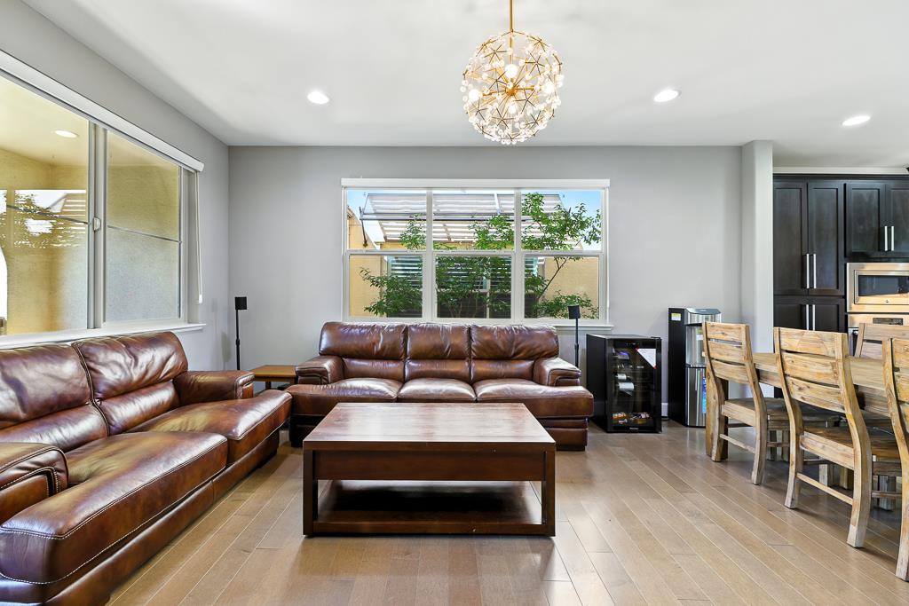 Detail Gallery Image 3 of 34 For 316 Fair Oaks Ave, Sunnyvale,  CA 94085 - 4 Beds | 3/1 Baths