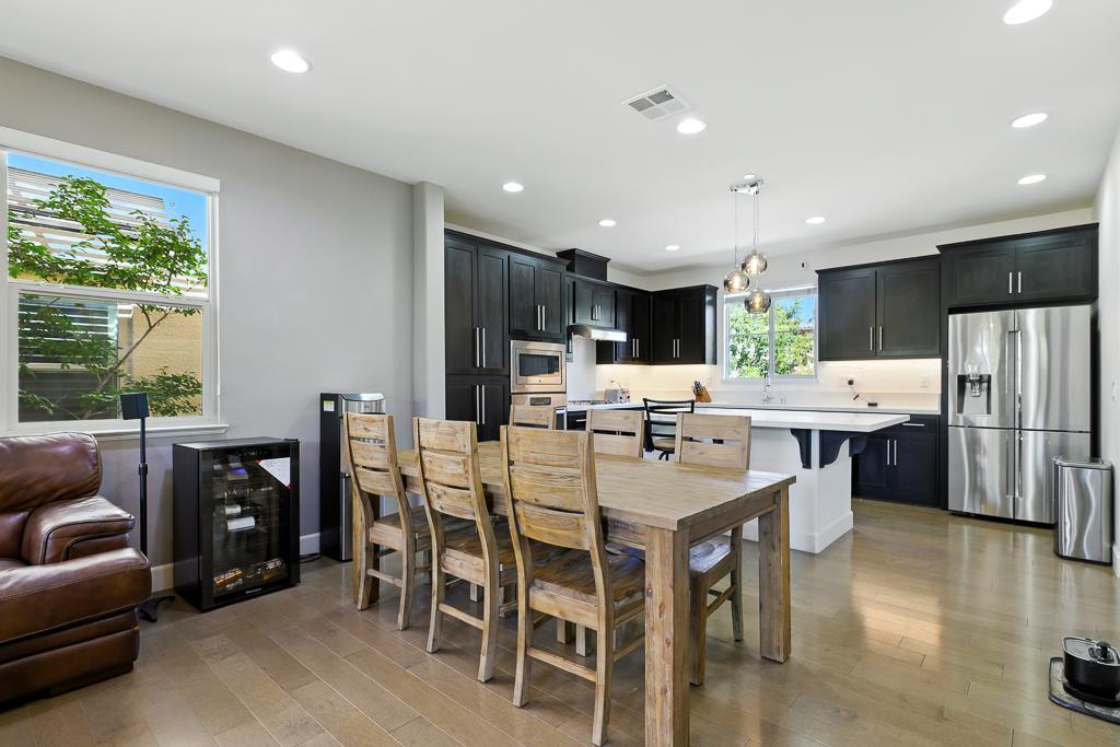 Detail Gallery Image 7 of 34 For 316 Fair Oaks Ave, Sunnyvale,  CA 94085 - 4 Beds | 3/1 Baths