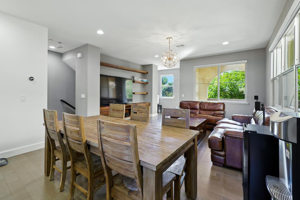 Detail Gallery Image 8 of 34 For 316 Fair Oaks Ave, Sunnyvale,  CA 94085 - 4 Beds | 3/1 Baths