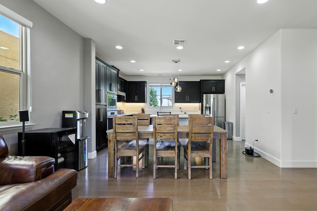 Detail Gallery Image 9 of 34 For 316 Fair Oaks Ave, Sunnyvale,  CA 94085 - 4 Beds | 3/1 Baths