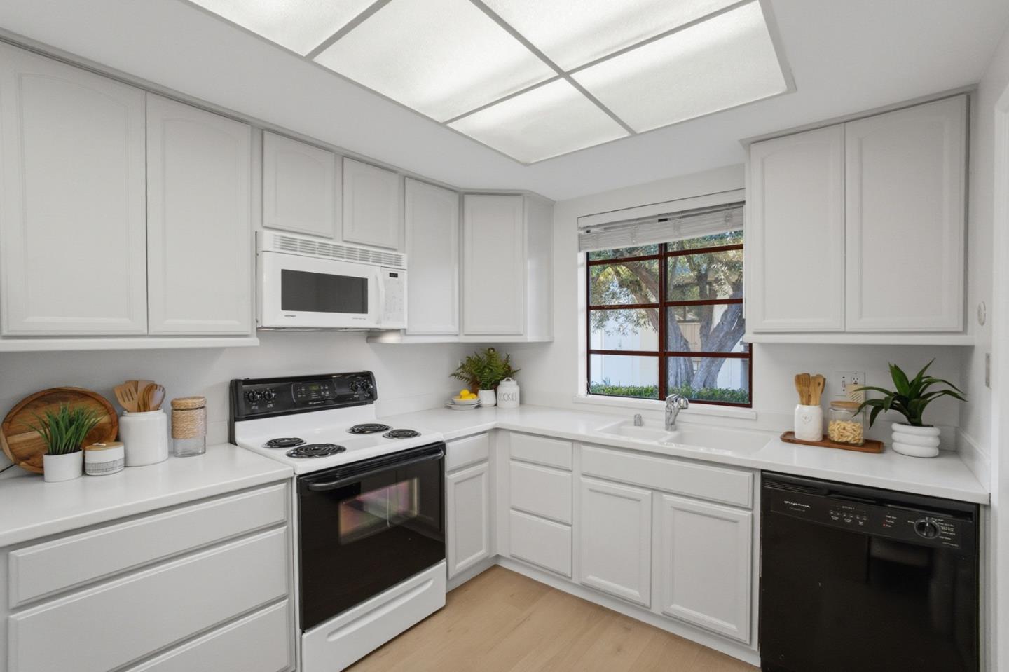 Detail Gallery Image 16 of 51 For 5092 Cribari Pl, San Jose,  CA 95135 - 1 Beds | 1 Baths