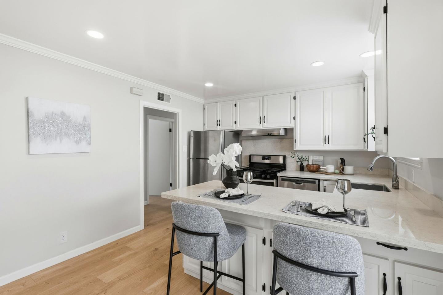 Detail Gallery Image 16 of 46 For 2404 Cipriani Blvd, Belmont,  CA 94002 - 3 Beds | 1 Baths