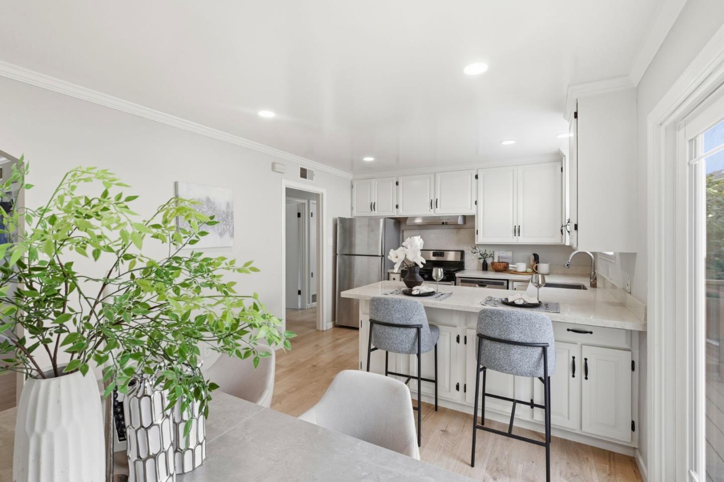 Detail Gallery Image 21 of 46 For 2404 Cipriani Blvd, Belmont,  CA 94002 - 3 Beds | 1 Baths