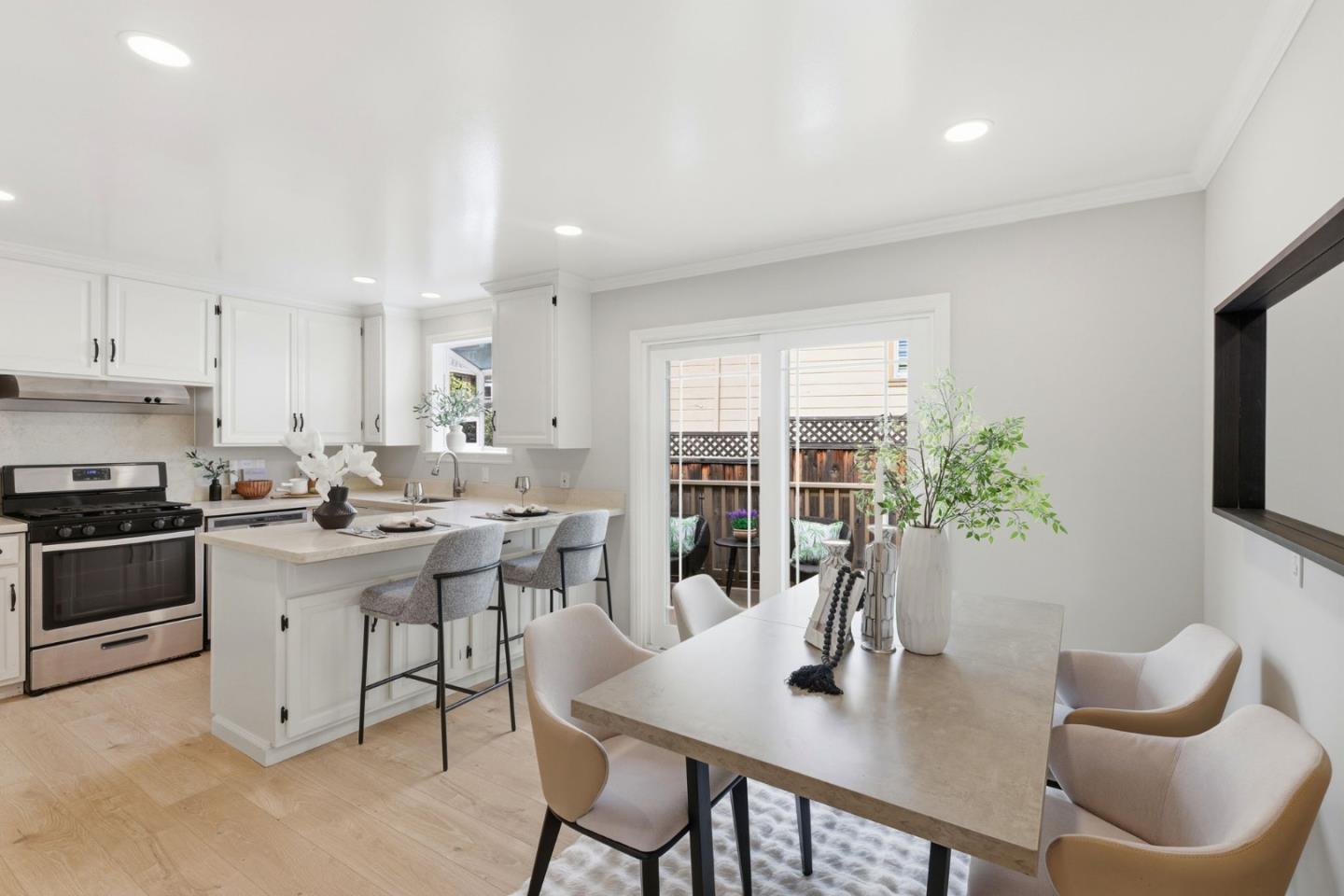 Detail Gallery Image 22 of 46 For 2404 Cipriani Blvd, Belmont,  CA 94002 - 3 Beds | 1 Baths