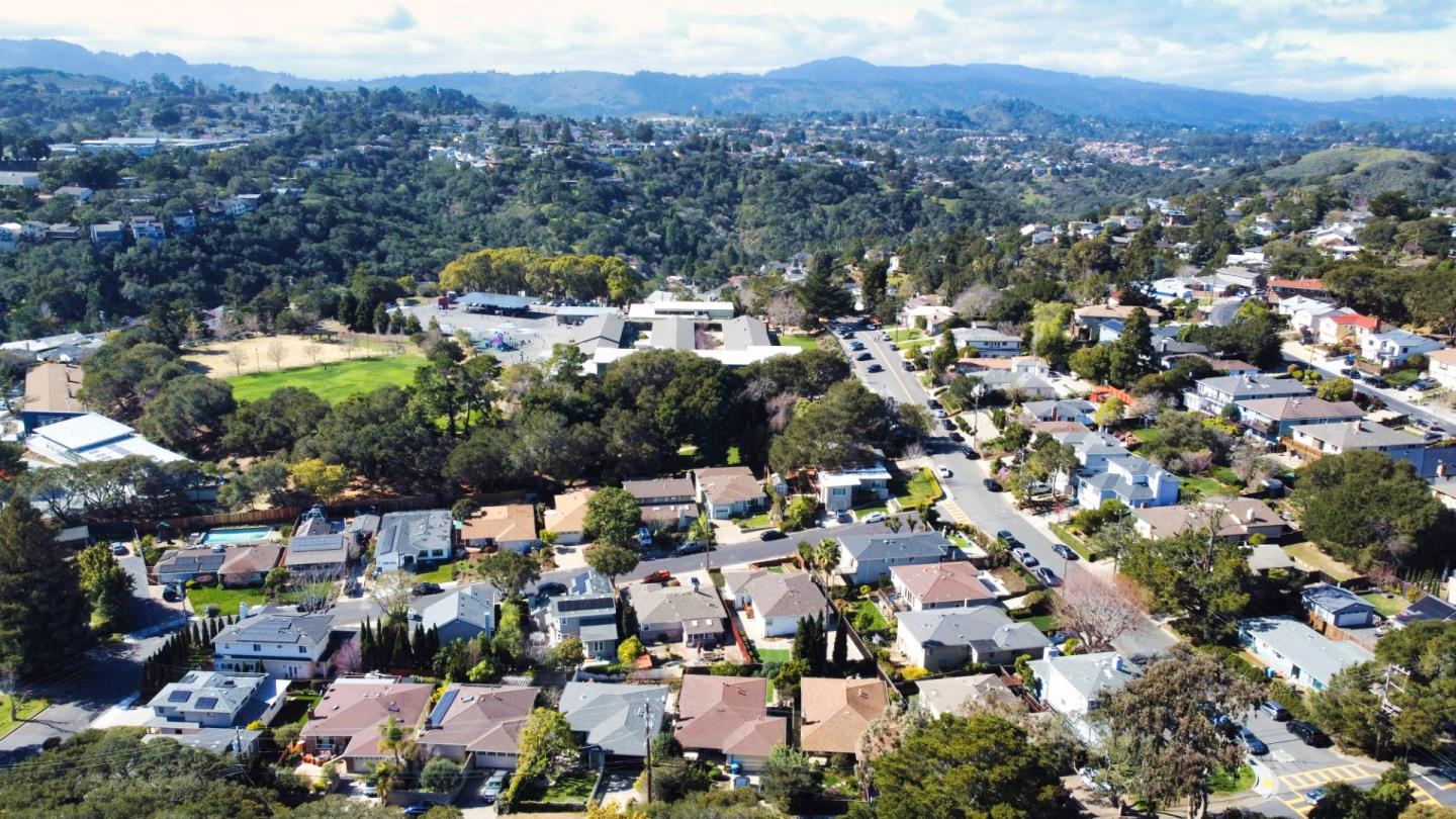 Detail Gallery Image 4 of 46 For 2404 Cipriani Blvd, Belmont,  CA 94002 - 3 Beds | 1 Baths