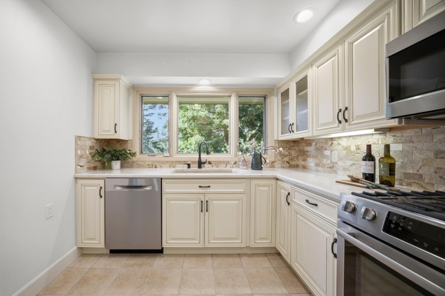 Detail Gallery Image 9 of 56 For 148 Del Mesa Carmel, Carmel,  CA 93923 - 2 Beds | 2 Baths