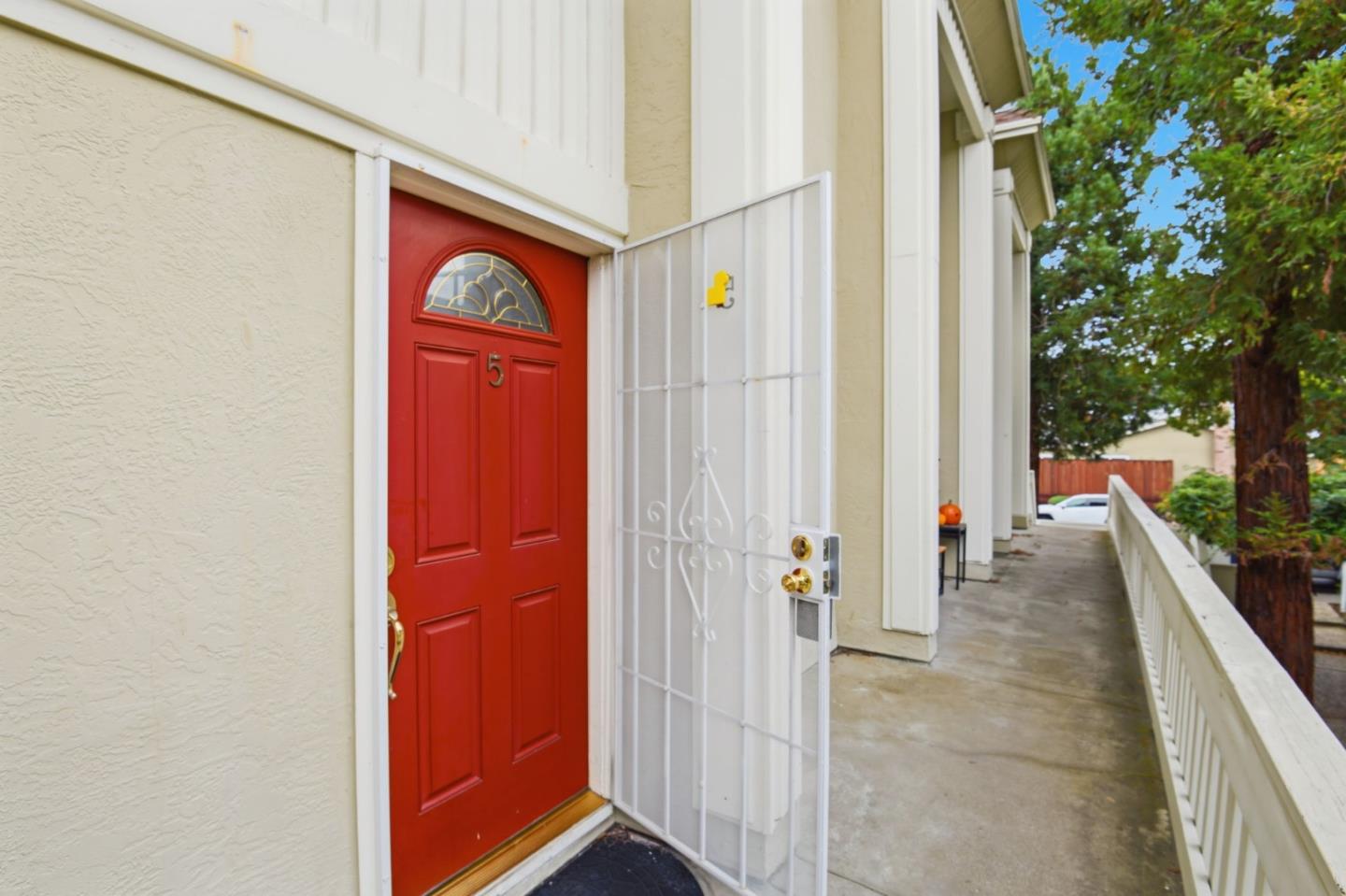 Detail Gallery Image 2 of 24 For 3375 Norton Way #5,  Pleasanton,  CA 94566 - 2 Beds | 1/1 Baths