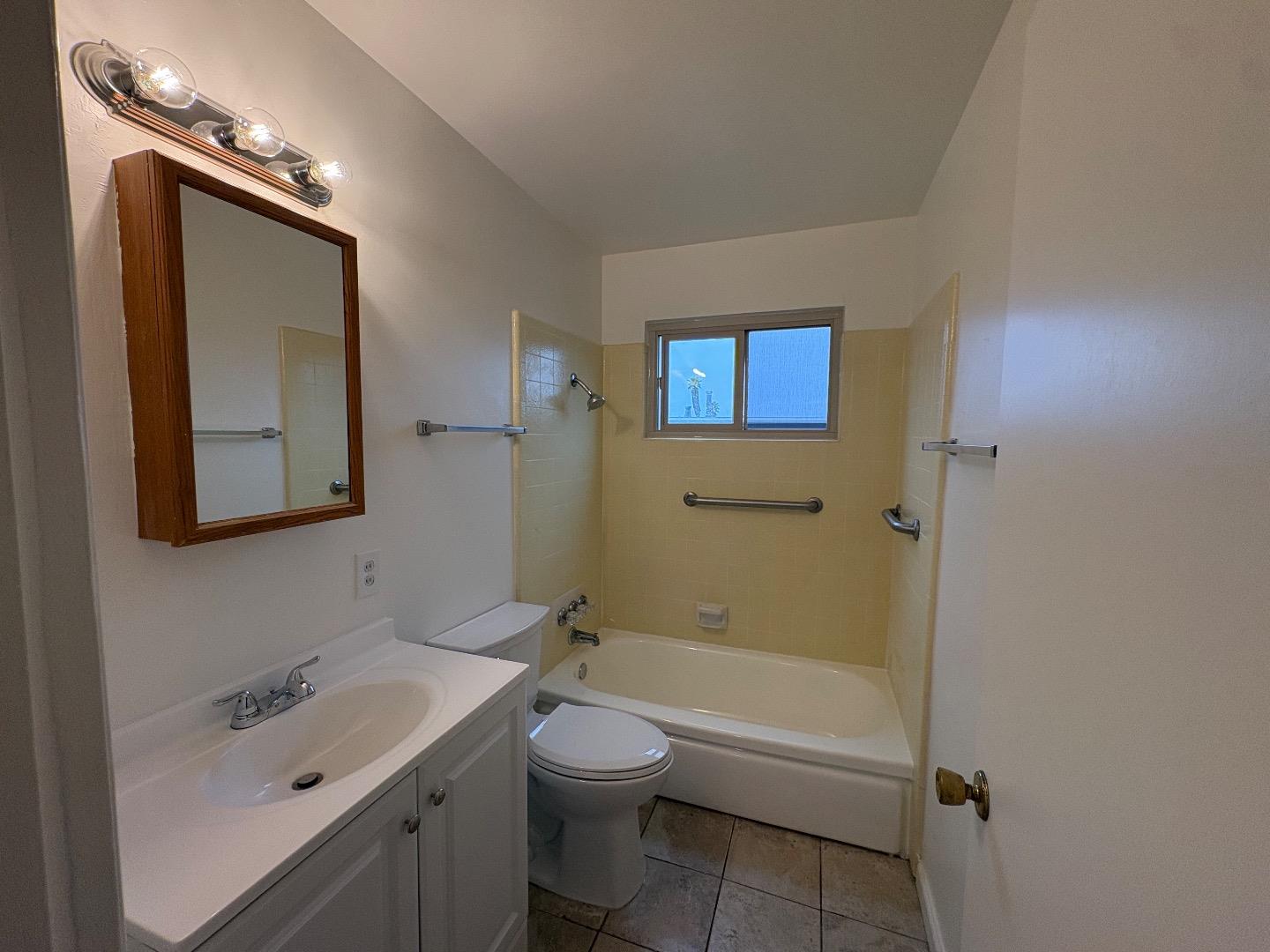 Detail Gallery Image 13 of 25 For 1675 Luxton St, Seaside,  CA 93955 - 3 Beds | 1/1 Baths