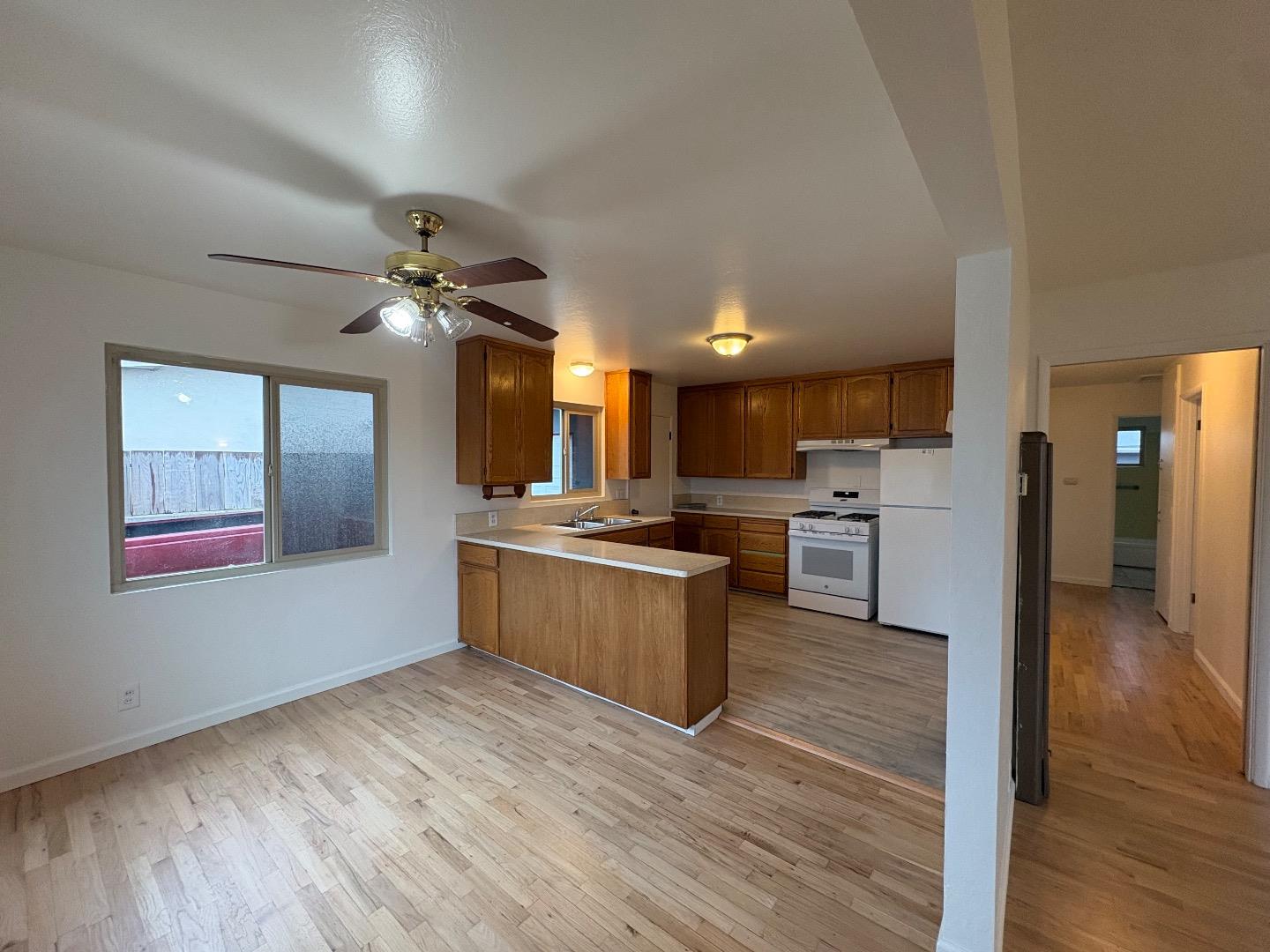 Detail Gallery Image 2 of 25 For 1675 Luxton St, Seaside,  CA 93955 - 3 Beds | 1/1 Baths