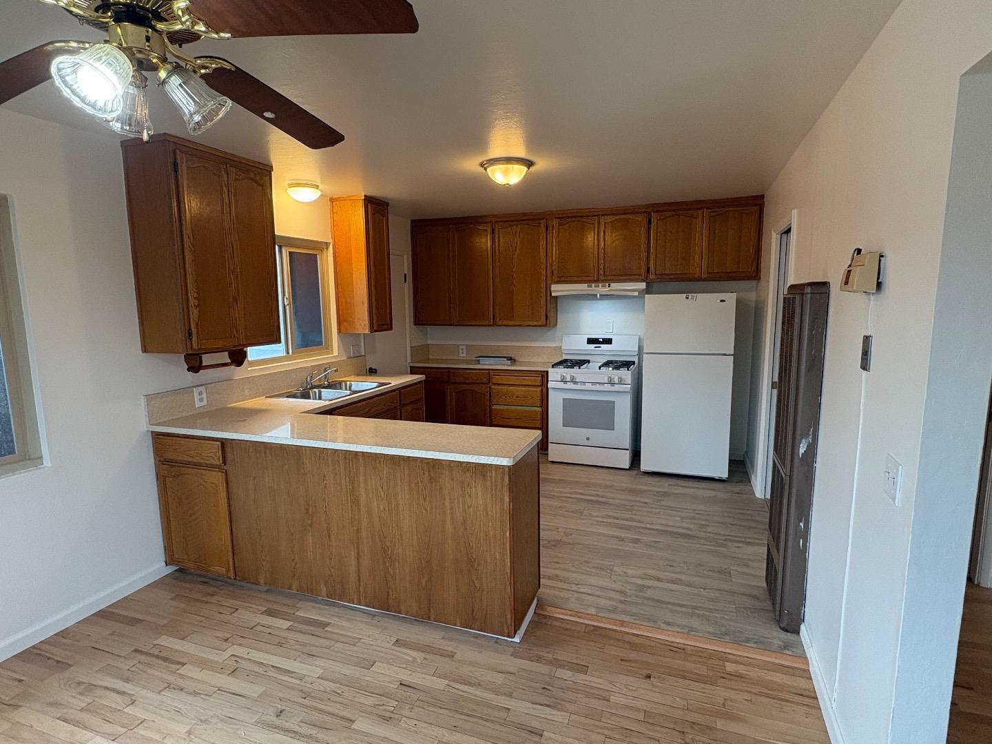 Detail Gallery Image 3 of 25 For 1675 Luxton St, Seaside,  CA 93955 - 3 Beds | 1/1 Baths