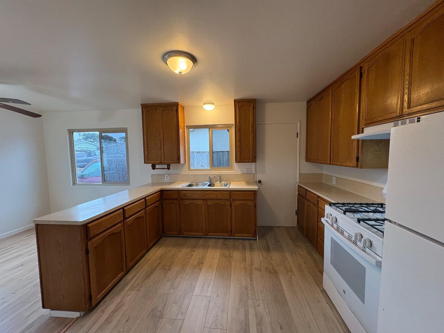 Detail Gallery Image 5 of 25 For 1675 Luxton St, Seaside,  CA 93955 - 3 Beds | 1/1 Baths