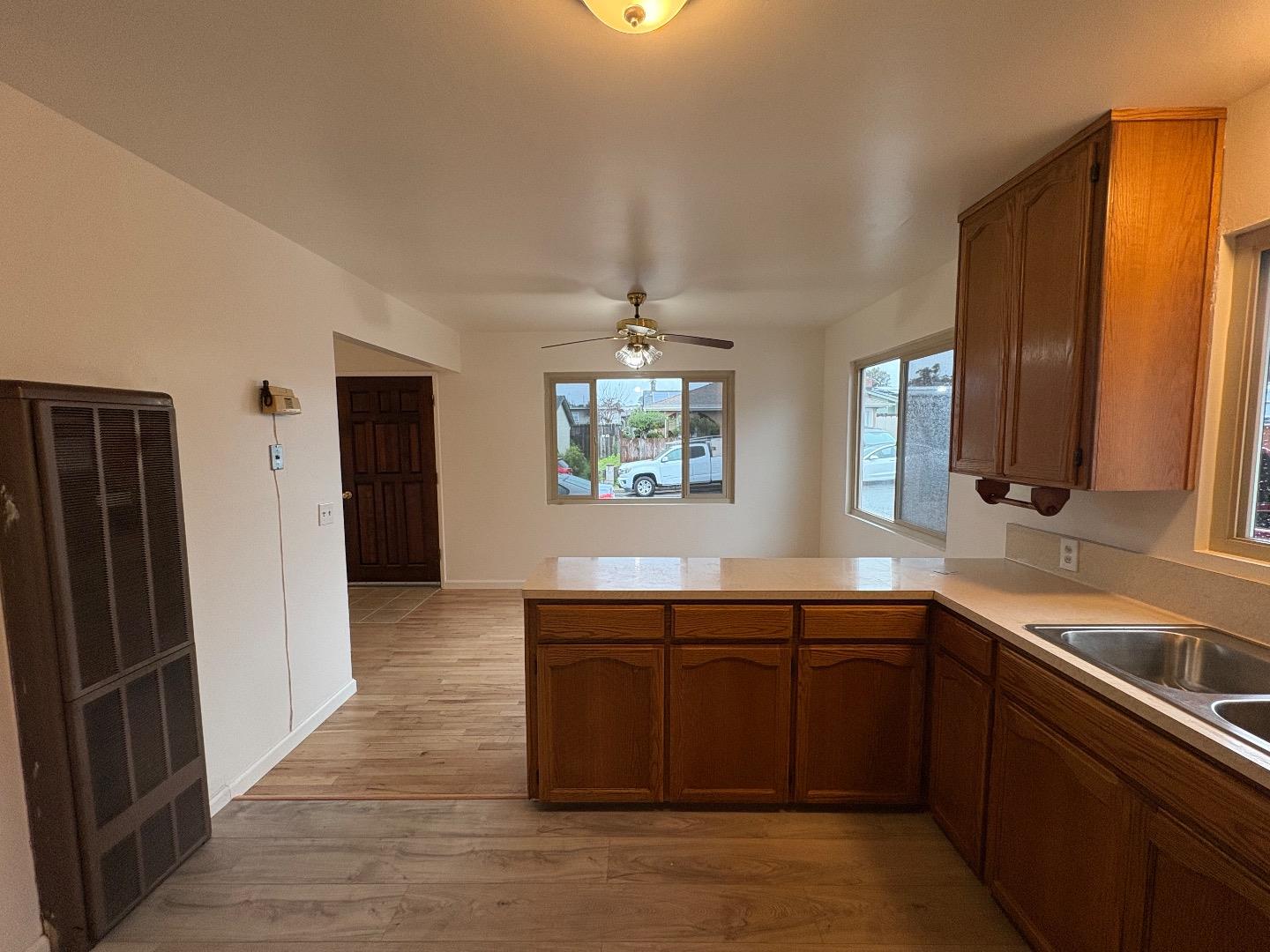 Detail Gallery Image 6 of 25 For 1675 Luxton St, Seaside,  CA 93955 - 3 Beds | 1/1 Baths