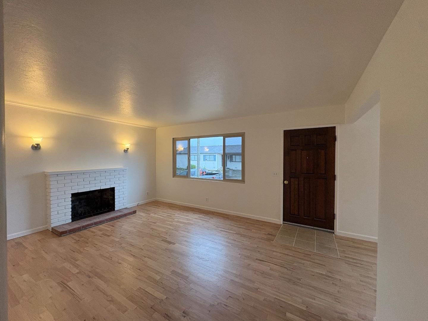 Detail Gallery Image 7 of 25 For 1675 Luxton St, Seaside,  CA 93955 - 3 Beds | 1/1 Baths