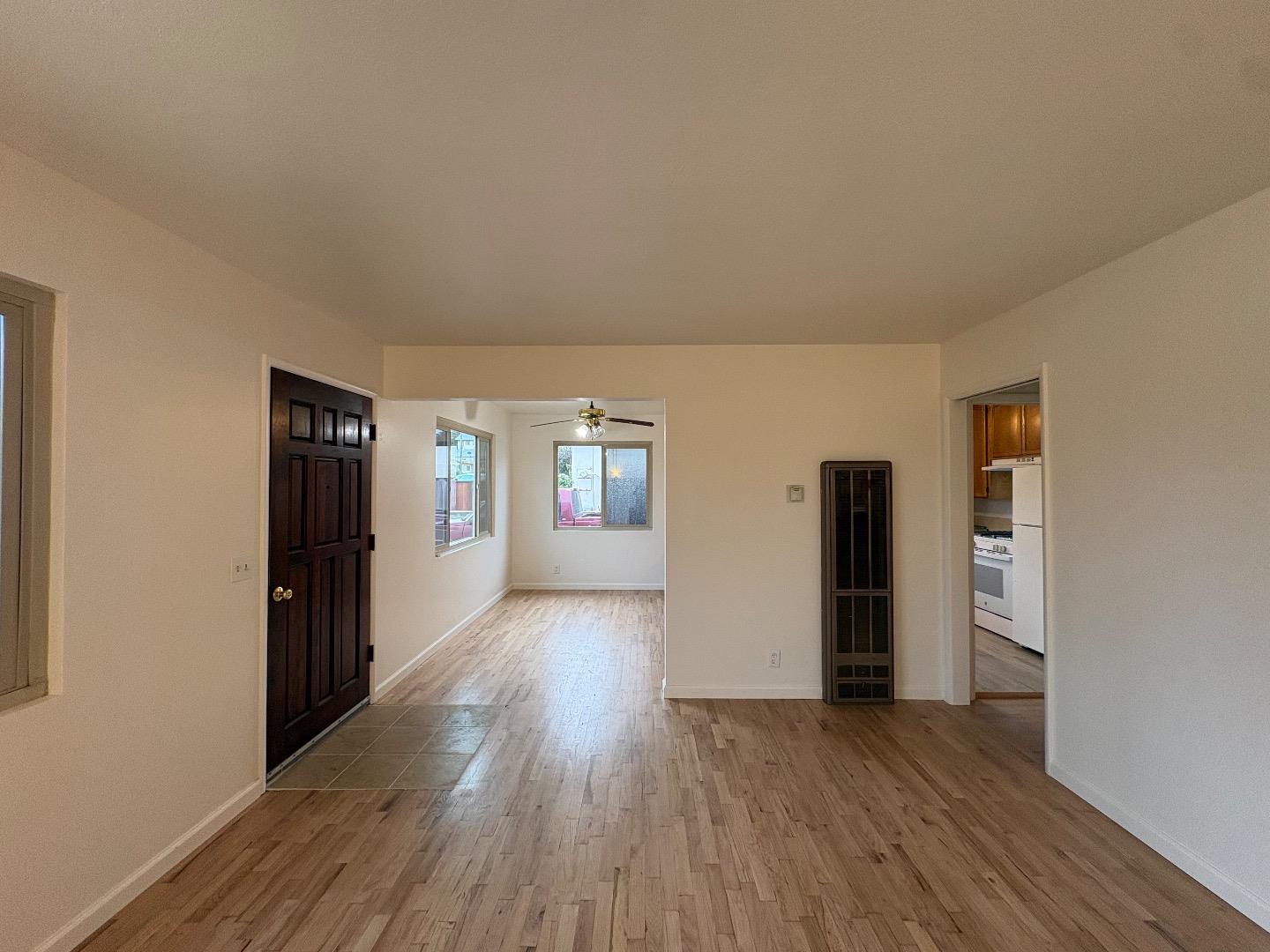 Detail Gallery Image 9 of 25 For 1675 Luxton St, Seaside,  CA 93955 - 3 Beds | 1/1 Baths