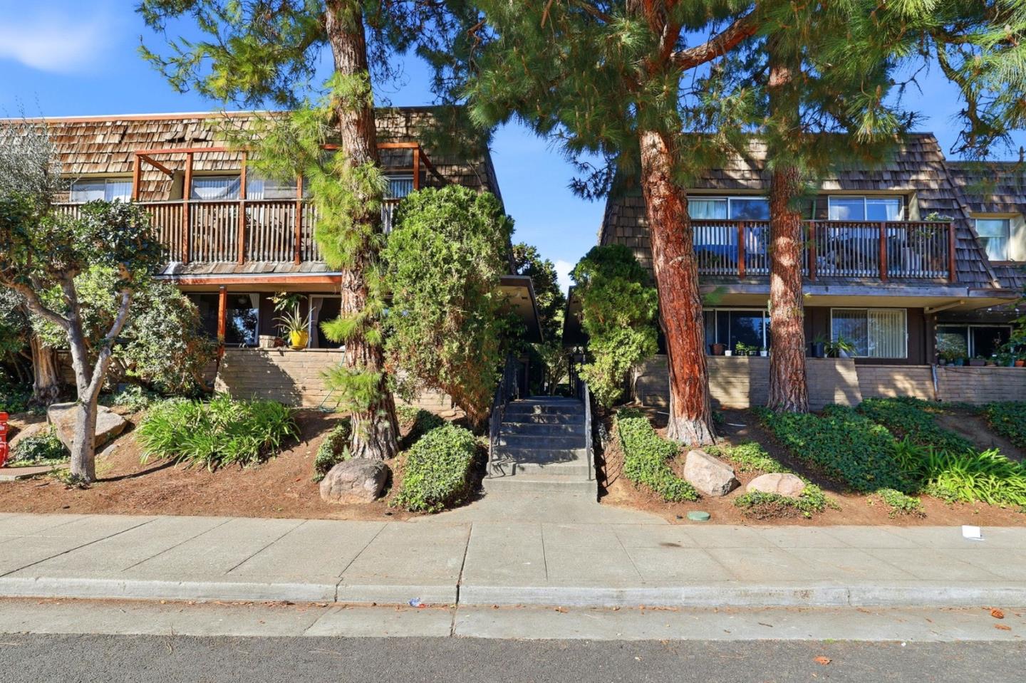 Detail Gallery Image 2 of 22 For 1140 Castro St, Mountain View,  CA 94040 - – Beds | – Baths