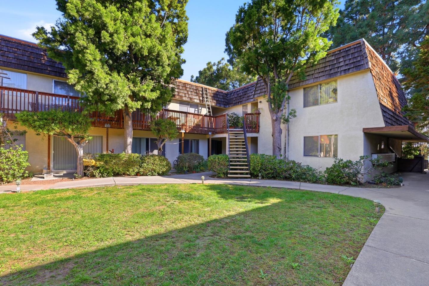 Detail Gallery Image 4 of 22 For 1140 Castro St, Mountain View,  CA 94040 - – Beds | – Baths