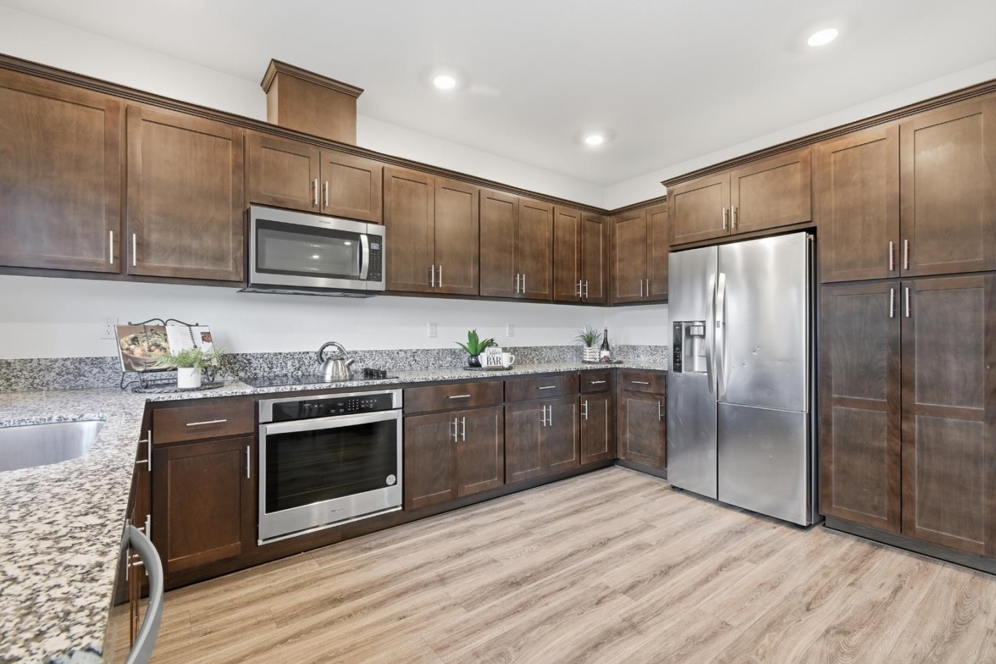 Detail Gallery Image 11 of 38 For 121 Mountaintop Ave, Hayward,  CA 94544 - 3 Beds | 2/1 Baths