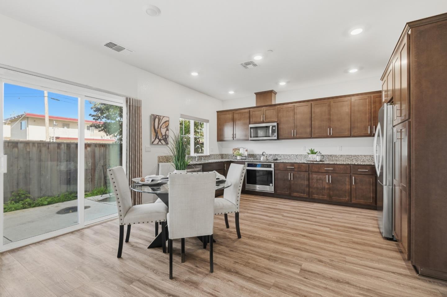 Detail Gallery Image 13 of 38 For 121 Mountaintop Ave, Hayward,  CA 94544 - 3 Beds | 2/1 Baths