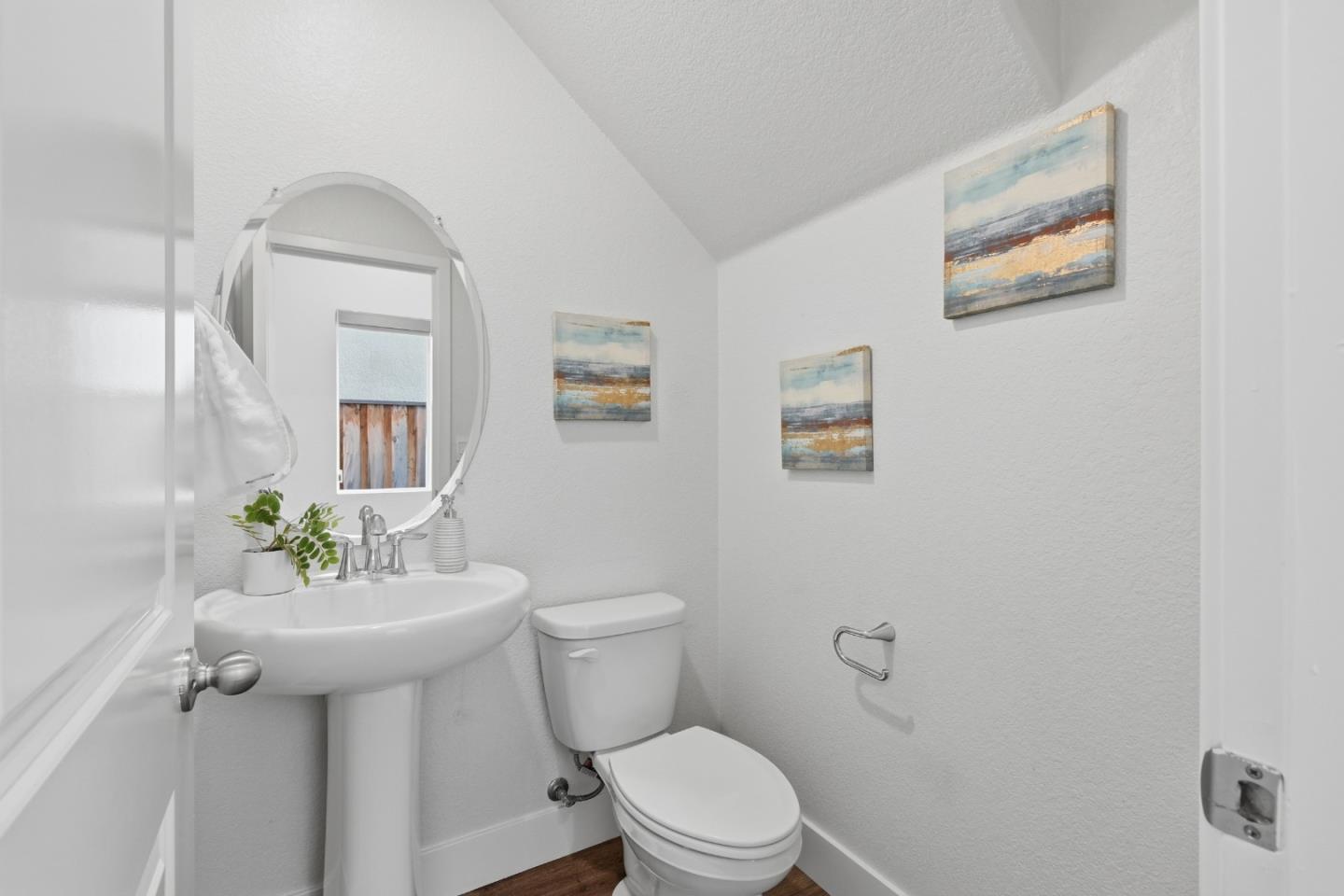 Detail Gallery Image 15 of 38 For 121 Mountaintop Ave, Hayward,  CA 94544 - 3 Beds | 2/1 Baths