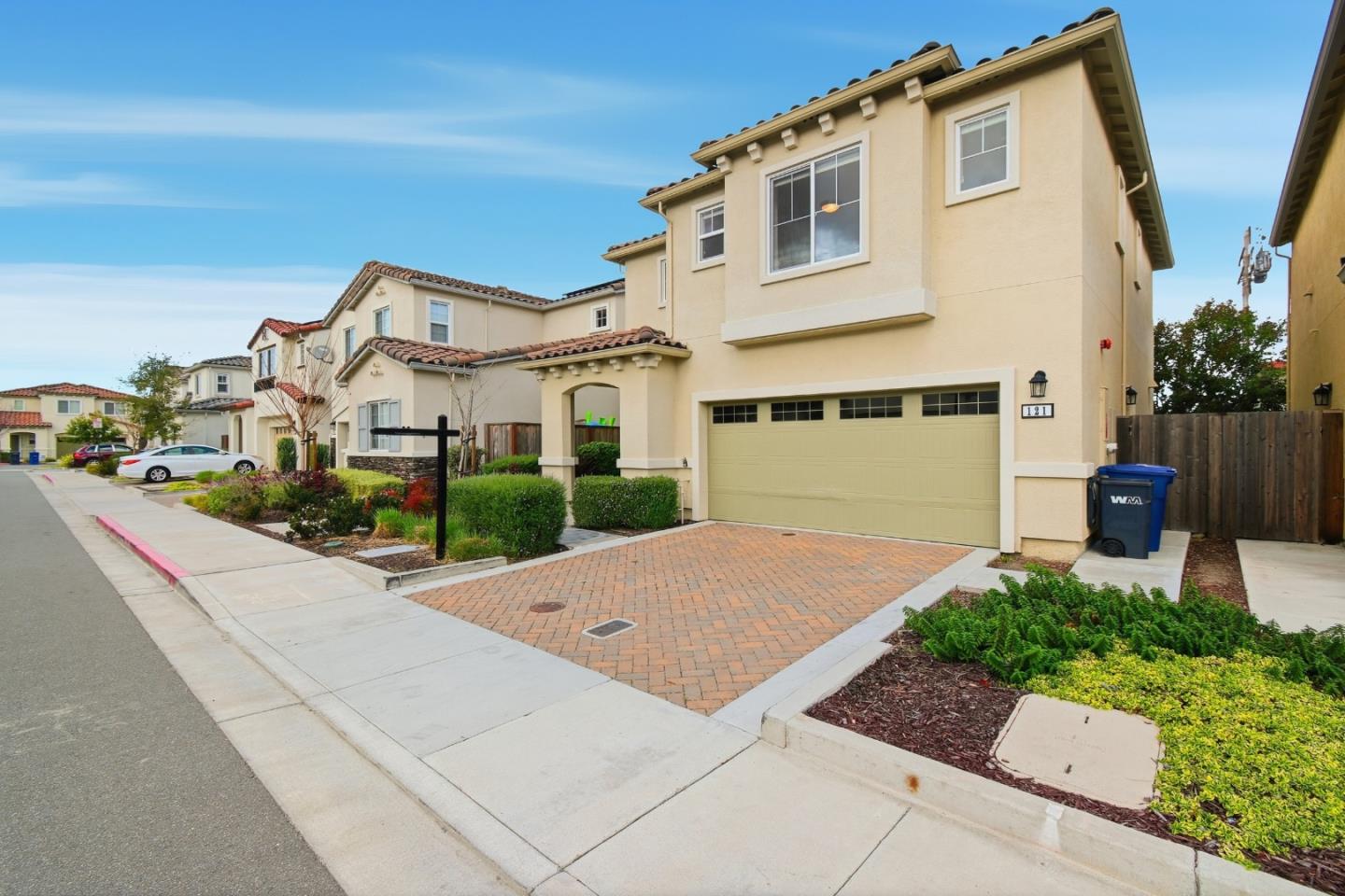 Detail Gallery Image 3 of 38 For 121 Mountaintop Ave, Hayward,  CA 94544 - 3 Beds | 2/1 Baths