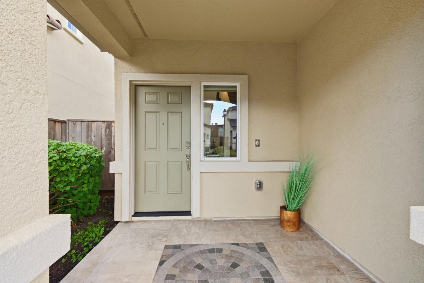 Detail Gallery Image 4 of 38 For 121 Mountaintop Ave, Hayward,  CA 94544 - 3 Beds | 2/1 Baths