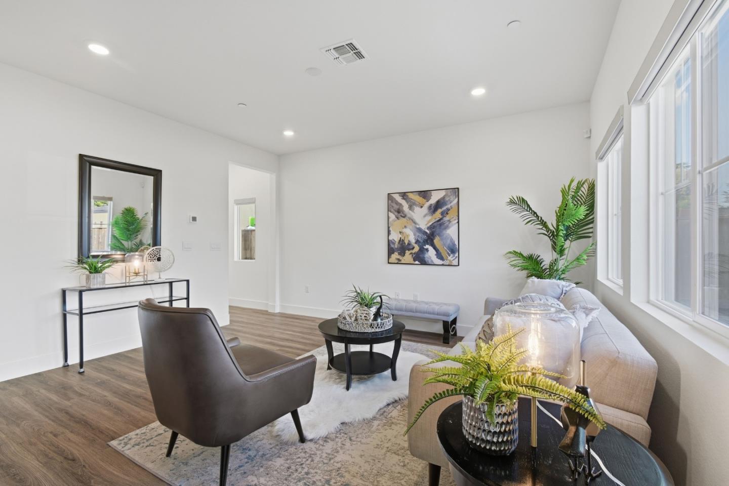 Detail Gallery Image 8 of 38 For 121 Mountaintop Ave, Hayward,  CA 94544 - 3 Beds | 2/1 Baths