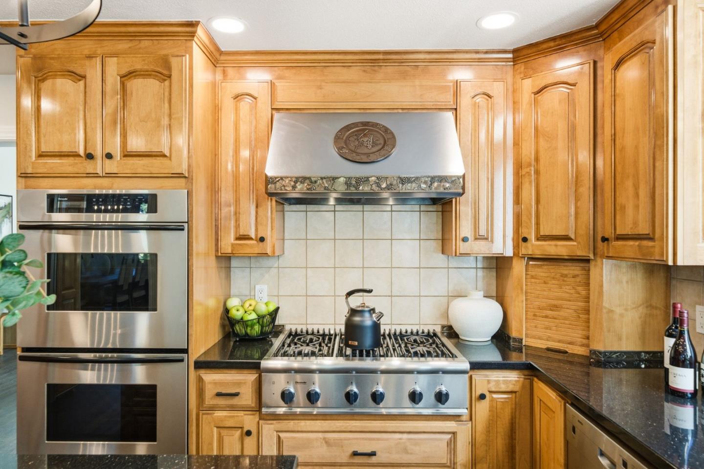 Detail Gallery Image 18 of 80 For 18400 Lakeview Ct, Los Gatos,  CA 95033 - 6 Beds | 4/2 Baths