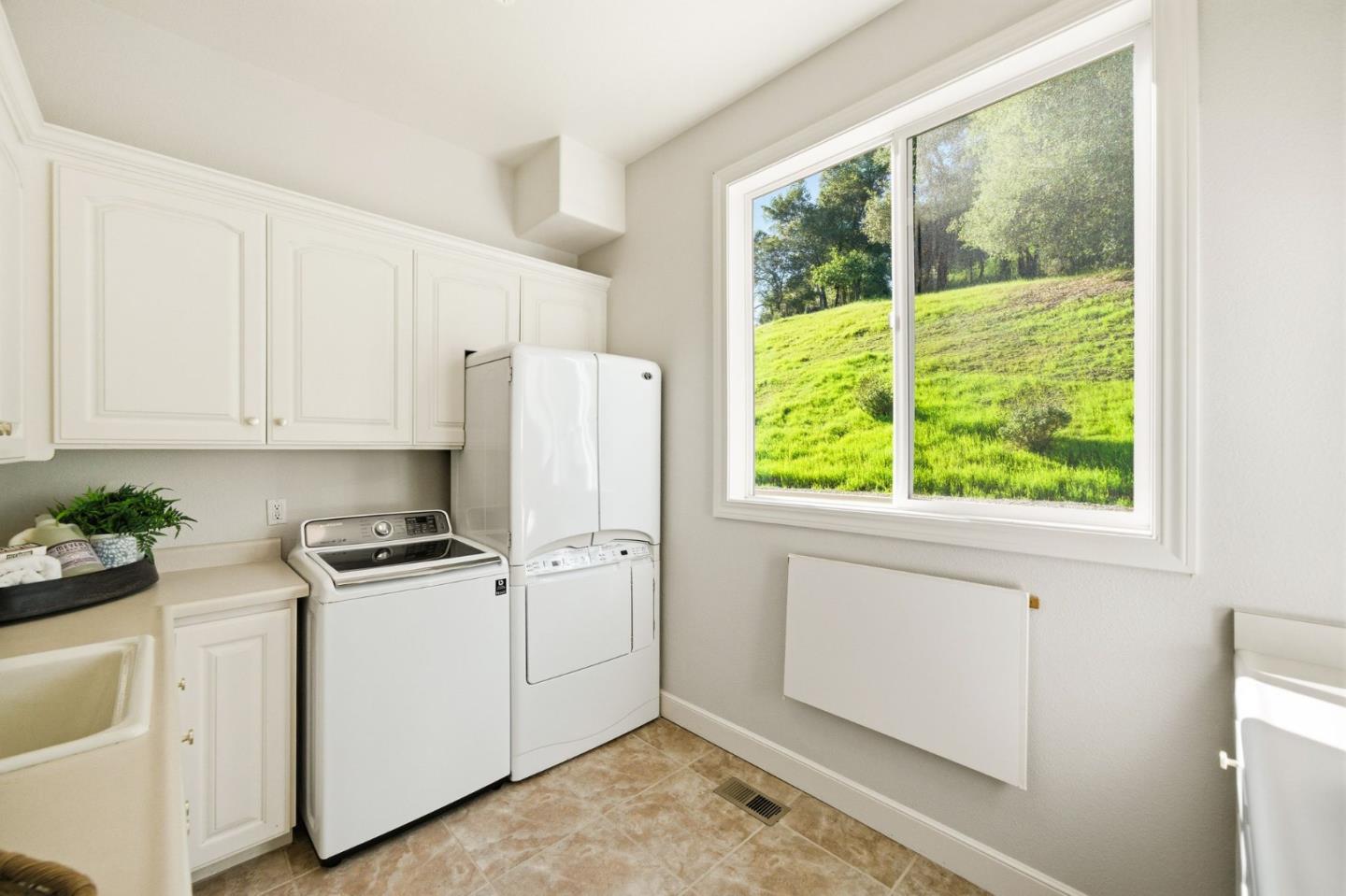 Detail Gallery Image 30 of 80 For 18400 Lakeview Ct, Los Gatos,  CA 95033 - 6 Beds | 4/2 Baths