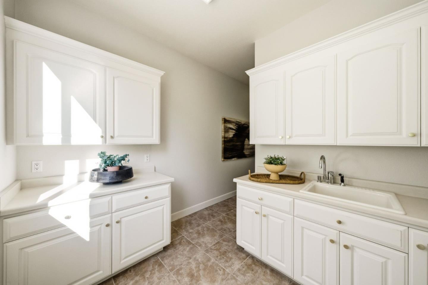 Detail Gallery Image 31 of 80 For 18400 Lakeview Ct, Los Gatos,  CA 95033 - 6 Beds | 4/2 Baths