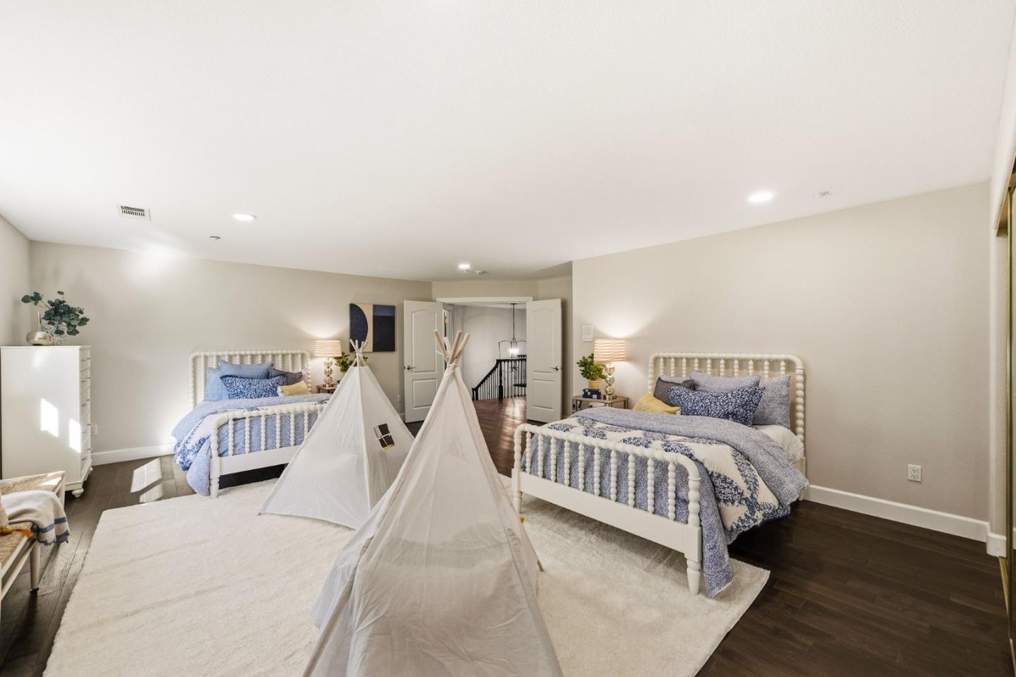 Detail Gallery Image 47 of 80 For 18400 Lakeview Ct, Los Gatos,  CA 95033 - 6 Beds | 4/2 Baths