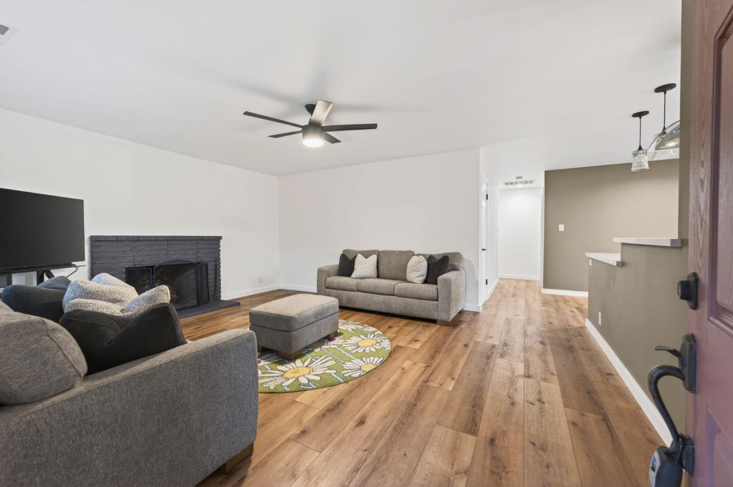 Detail Gallery Image 3 of 28 For 515 W Dunne Ave, Morgan Hill,  CA 95037 - 3 Beds | 2 Baths