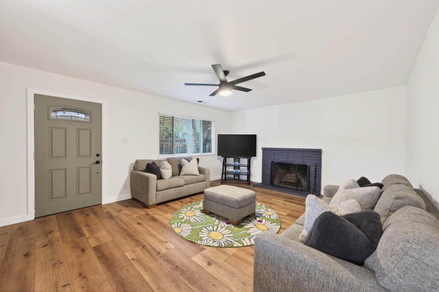 Detail Gallery Image 4 of 28 For 515 W Dunne Ave, Morgan Hill,  CA 95037 - 3 Beds | 2 Baths