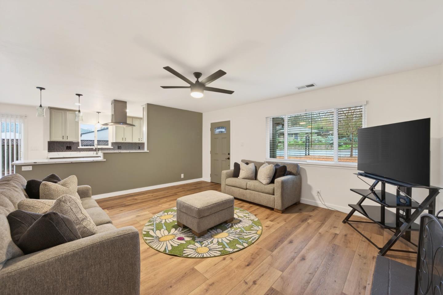 Detail Gallery Image 5 of 28 For 515 W Dunne Ave, Morgan Hill,  CA 95037 - 3 Beds | 2 Baths