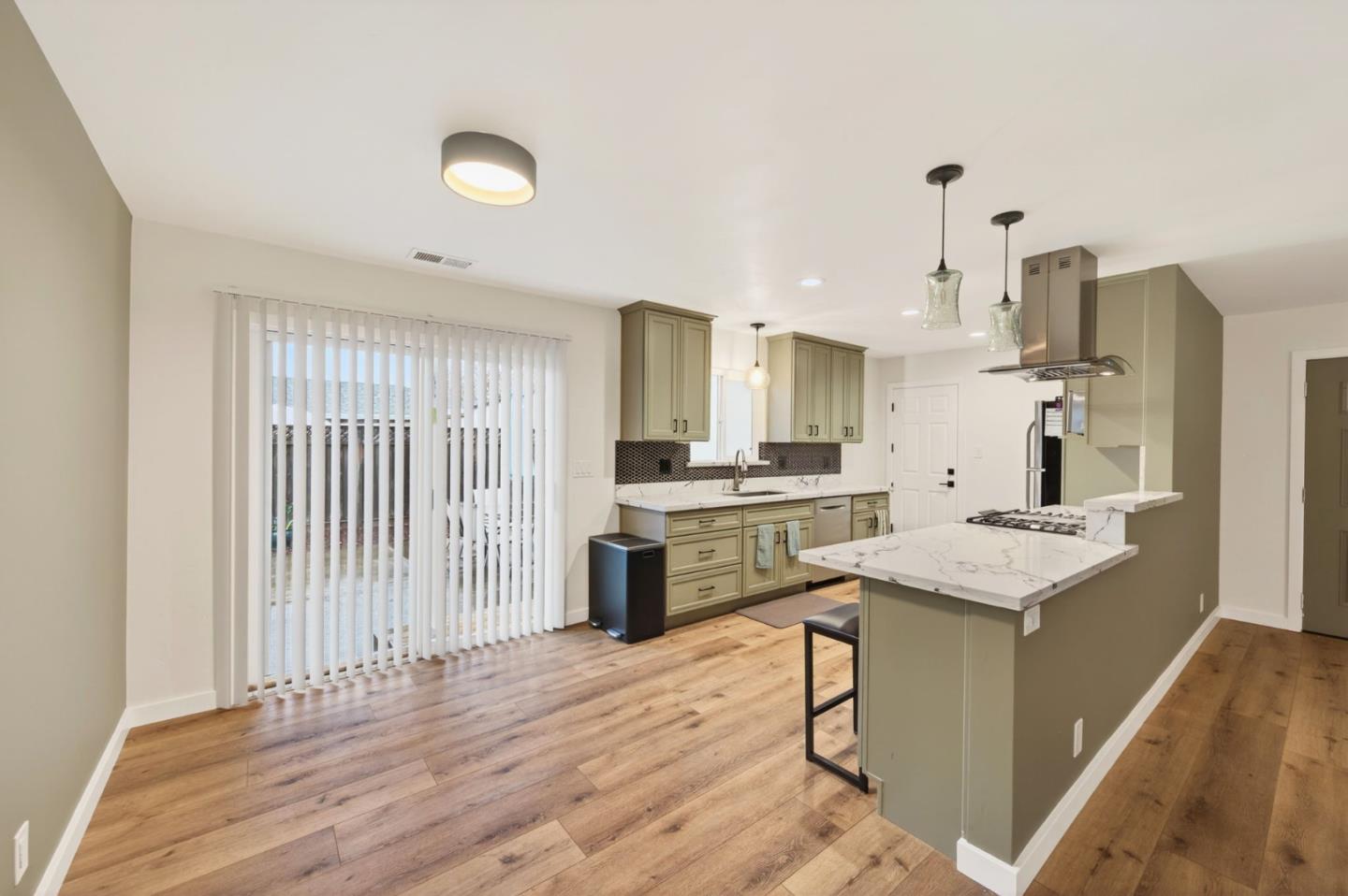 Detail Gallery Image 7 of 28 For 515 W Dunne Ave, Morgan Hill,  CA 95037 - 3 Beds | 2 Baths