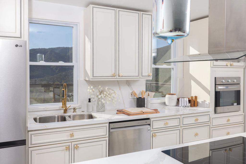 Detail Gallery Image 4 of 26 For 451 Laureles Grade Rd, Carmel Valley,  CA 93924 - 3 Beds | 2/1 Baths