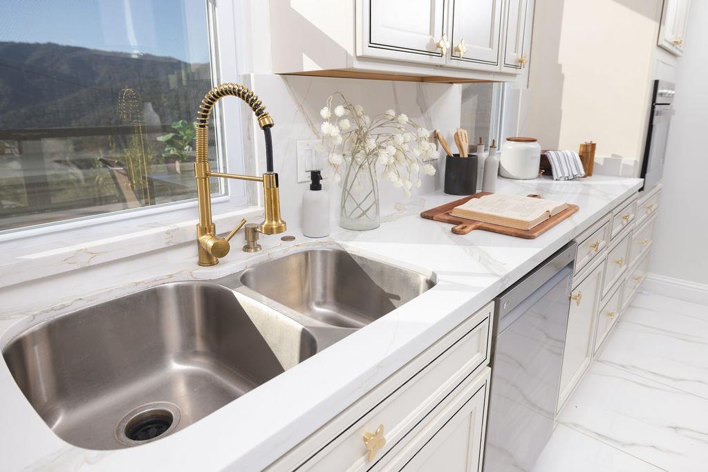 Detail Gallery Image 5 of 26 For 451 Laureles Grade Rd, Carmel Valley,  CA 93924 - 3 Beds | 2/1 Baths