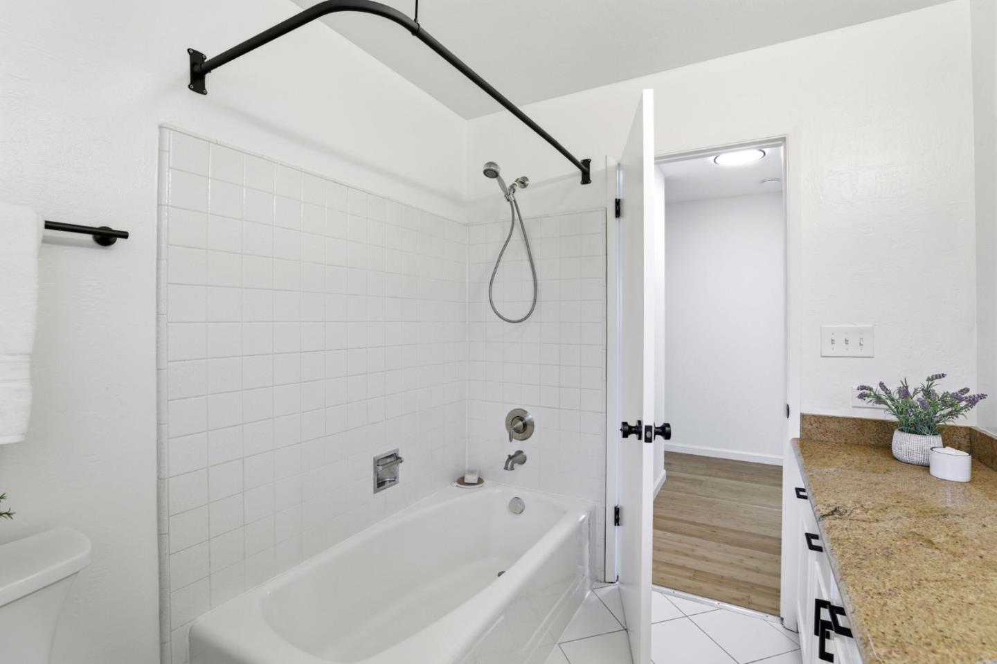 Detail Gallery Image 18 of 41 For 2322 Meridian Ave, San Jose,  CA 95124 - – Beds | – Baths