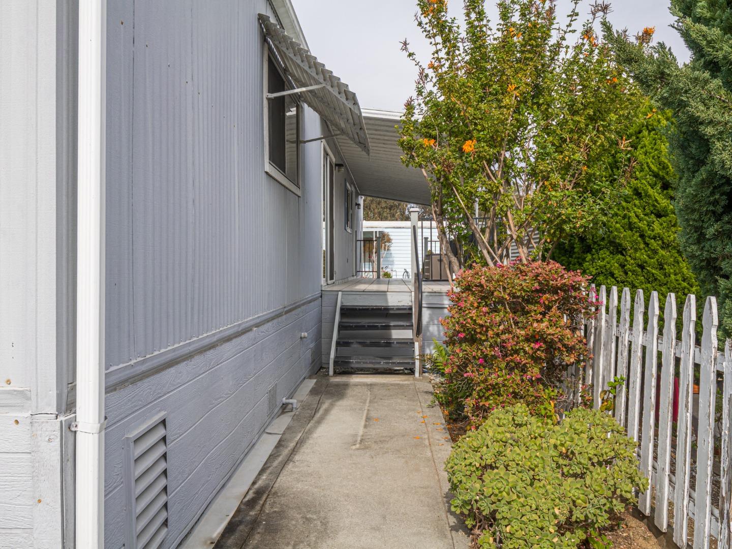 Detail Gallery Image 34 of 42 For 2655 Brommer St #3,  Santa Cruz,  CA 95062 - 2 Beds | 2 Baths