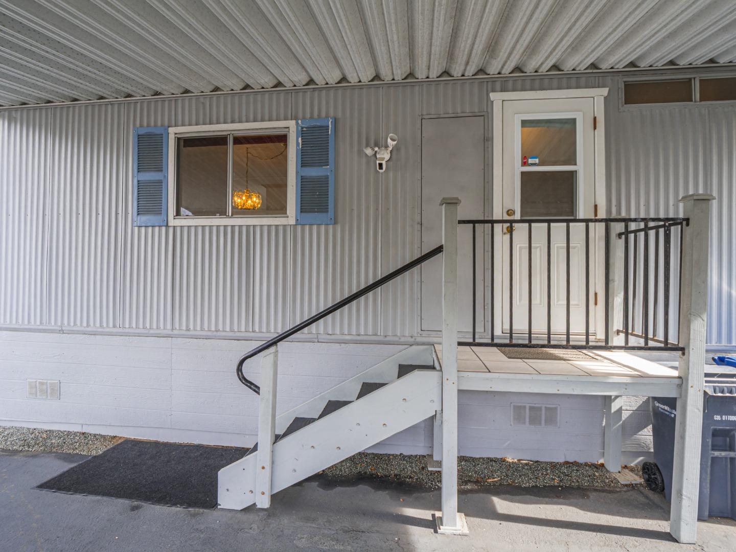 Detail Gallery Image 4 of 42 For 2655 Brommer St #3,  Santa Cruz,  CA 95062 - 2 Beds | 2 Baths