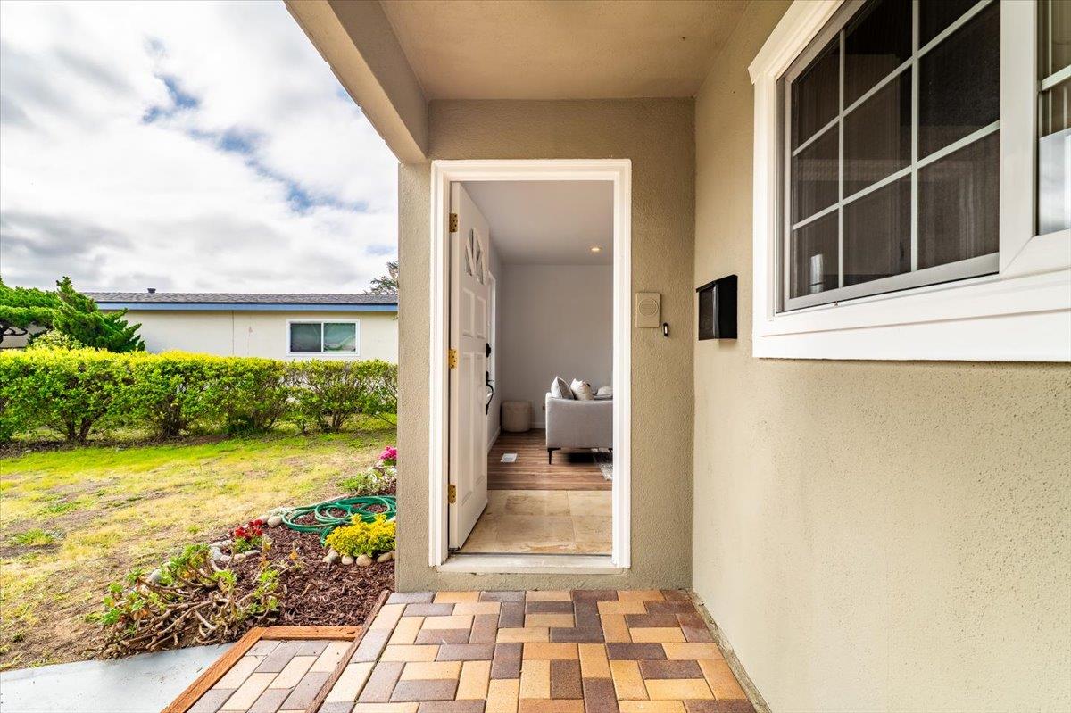 Detail Gallery Image 11 of 69 For 277 Young Cir, Marina,  CA 93933 - 4 Beds | 2 Baths