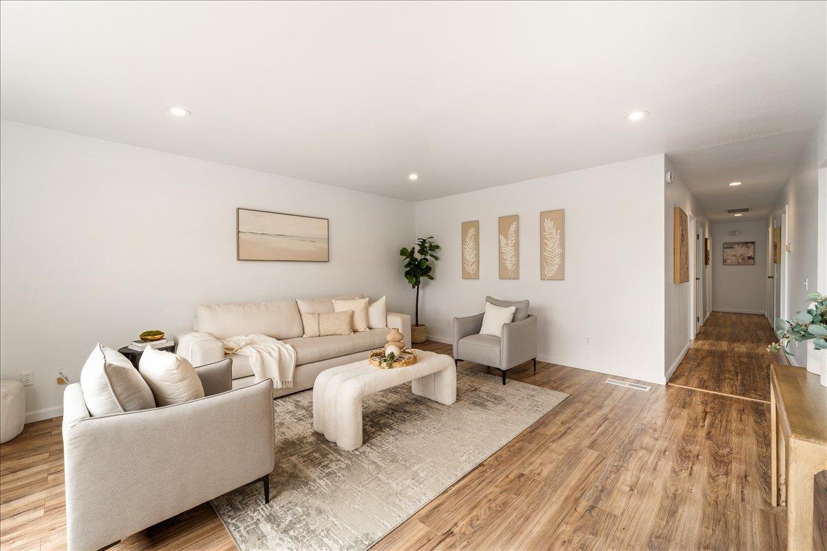 Detail Gallery Image 14 of 69 For 277 Young Cir, Marina,  CA 93933 - 4 Beds | 2 Baths