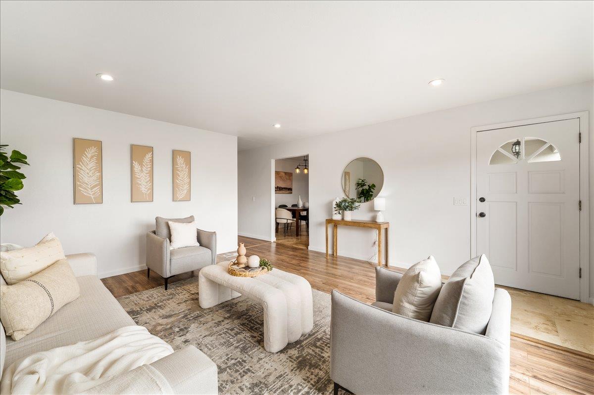 Detail Gallery Image 15 of 69 For 277 Young Cir, Marina,  CA 93933 - 4 Beds | 2 Baths