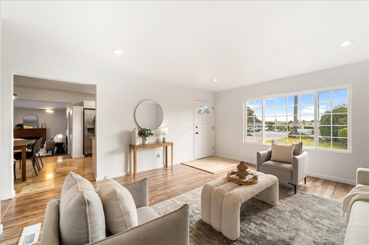 Detail Gallery Image 16 of 69 For 277 Young Cir, Marina,  CA 93933 - 4 Beds | 2 Baths